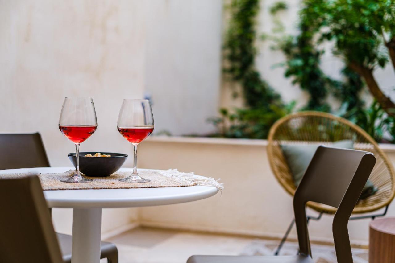 Helloapulia Charming Palazzo Clemente - Self-Catering Suites With Aircondition Monopoli Exterior photo